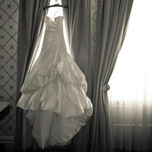 STUNNING Designer Wedding Gown!!! MINT Condition!